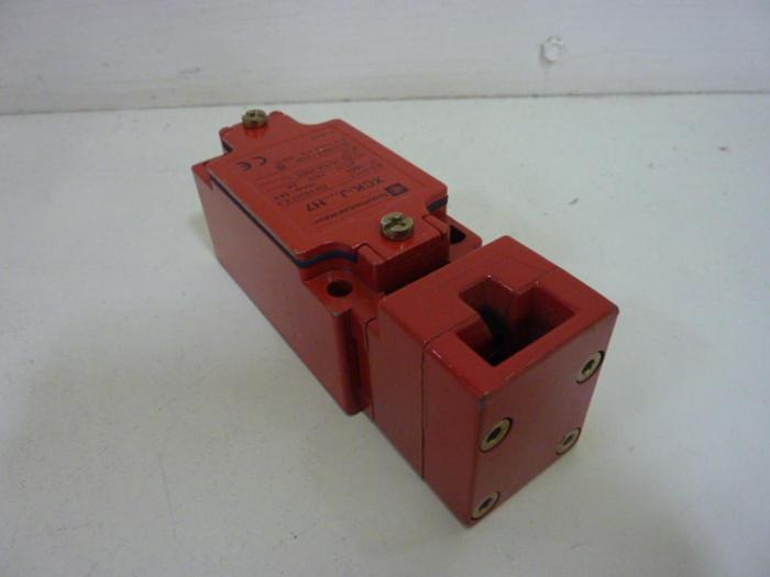Used TELEMECANIQUE Limit Switch XCK-J-H7 #51493