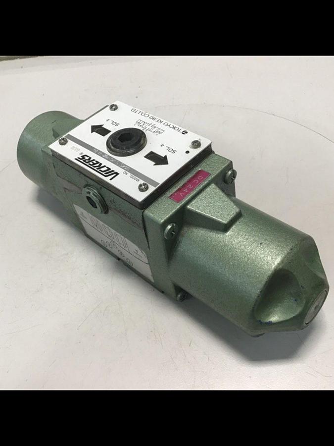 Used VICKERS Valve DG4S52CMWH10 USED