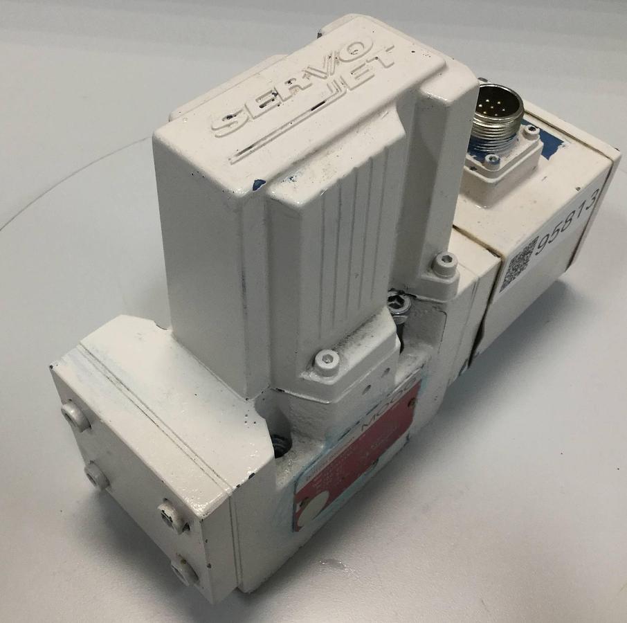 Used MOOG D661-5009 SERVO JET HYDRAULIC VALVE USED 