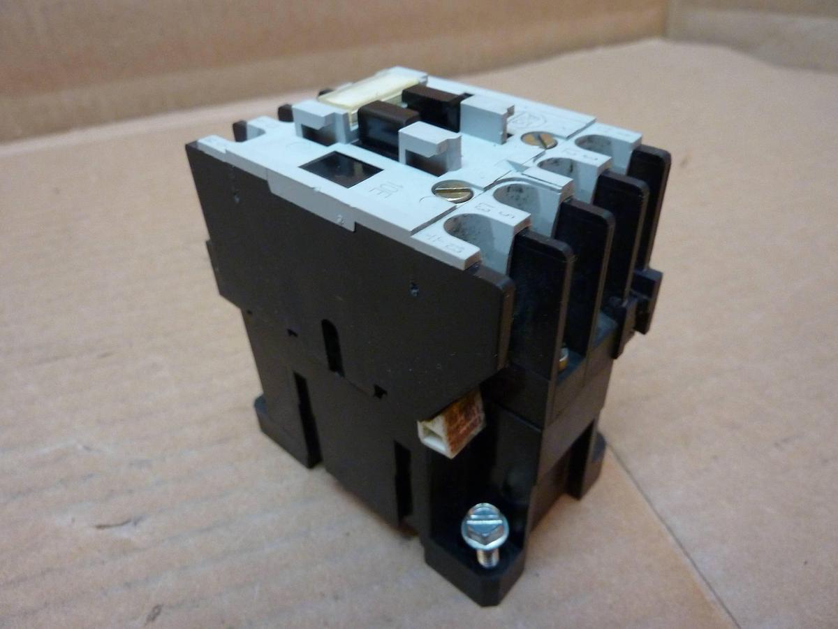 Used ALLEN BRADLEY Contactor 100-A09ND3 SER B Used