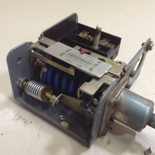 Used JOHNSON CONTROLS Temperature Control P70DA-1 #85050
