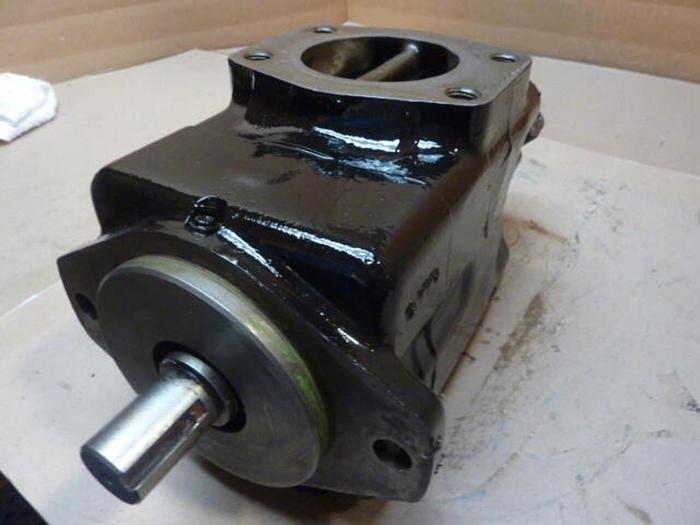 Used VICKERS Hydraulic Vane Pump 4520V60A81 USED