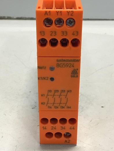 Used SAFEMASTER Safety Relay BG5924.04 #138355