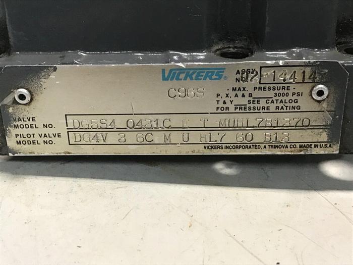 Used VICKERS Solenoid Directional Valve DG4V-3-6C-M-U-HL7-60-B13 Used