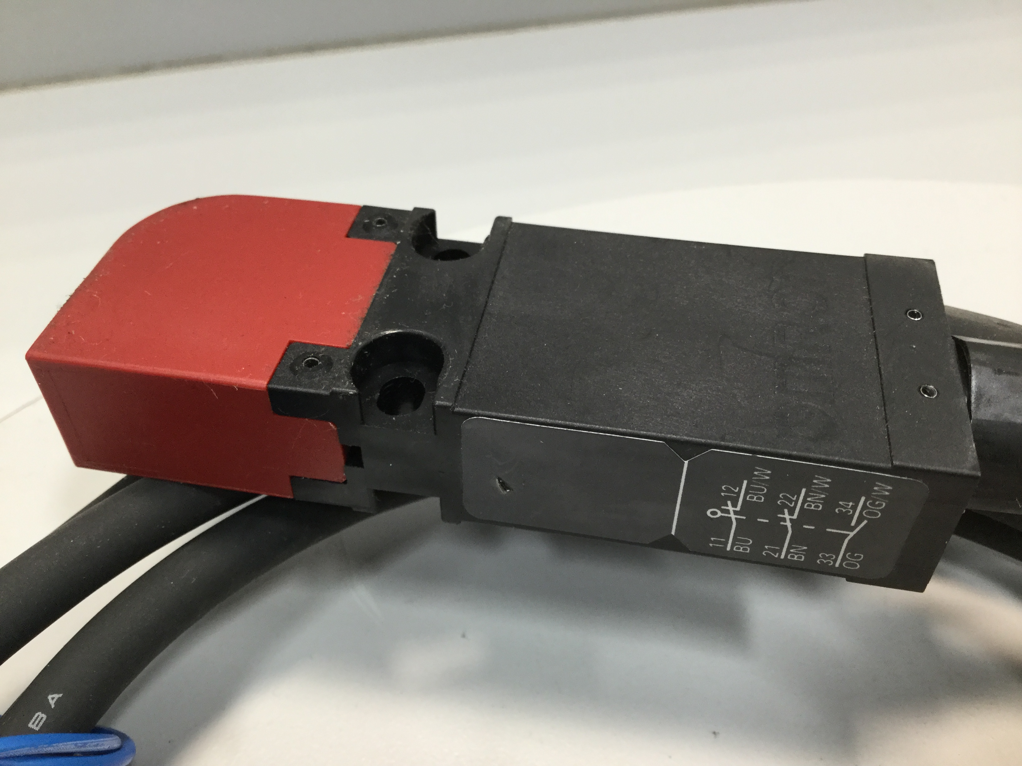 Used OMRON Door Switch D4GS-N3T-5 USED