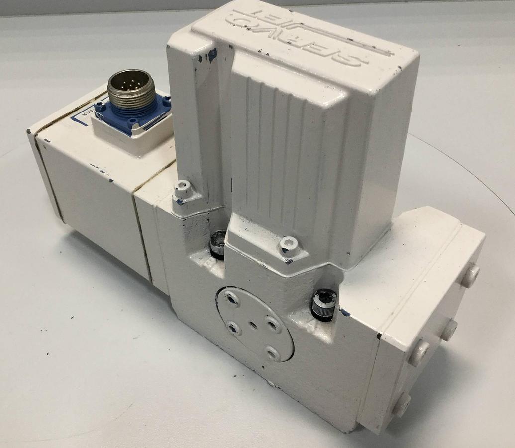 Used MOOG D661-5009 SERVO JHET HYDRAULIC VALVE USED
