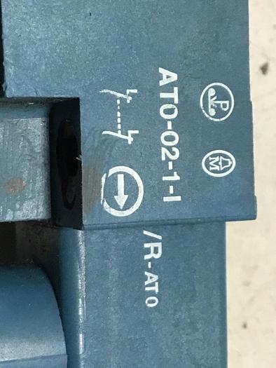 Used MOELLER Limit Switch AT0-02-1-I/R-AT0 #122078