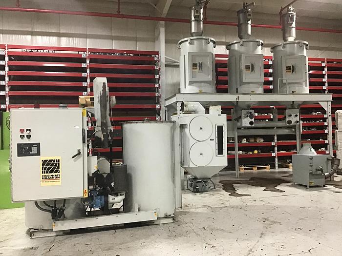 Used CINCINNATI MILACRON Dryer w/ 3 Hoppers & Loaders DD-1700 HOP USED