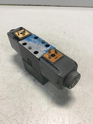Used VICKERS Directional Valve DG4V-3-6C-M-U-HL7-60 Used