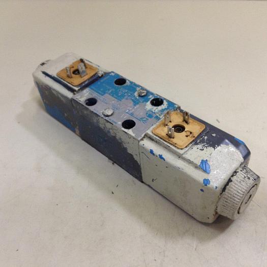 Used VICKERS Directional Valve DG4V-3-6C-M-U-HL7-60 Used