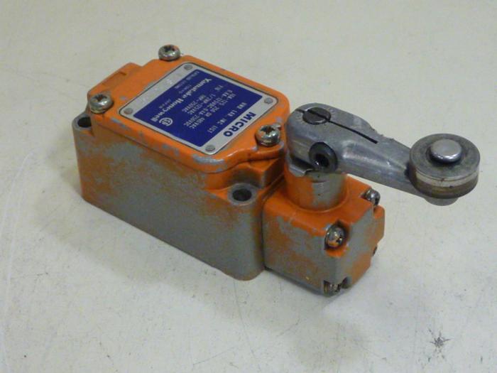 Used YAMATAKE Micro Limit Switch 1LS1-J #66933