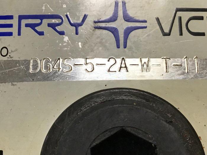 Used VICKERS Valve DG4S-5-2A-W-T-11 #130913