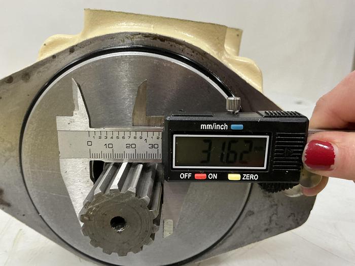 Used GENERIC 3520V30E8-110D22R