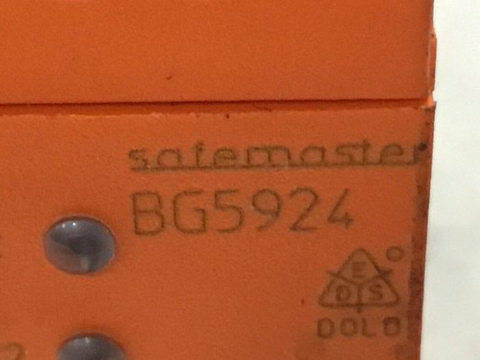 Used SAFEMASTER Safety Relay BG5924.48 #138351