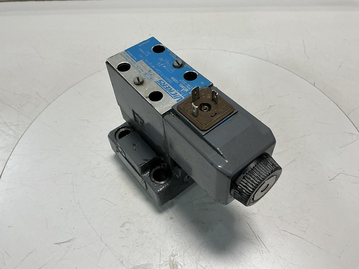 Used VICKERS DG4V-3-22A-M-U-HL7-60