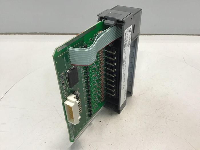 Used ALLEN BRADLEY Input Module 1746-IV16 SER C #118322