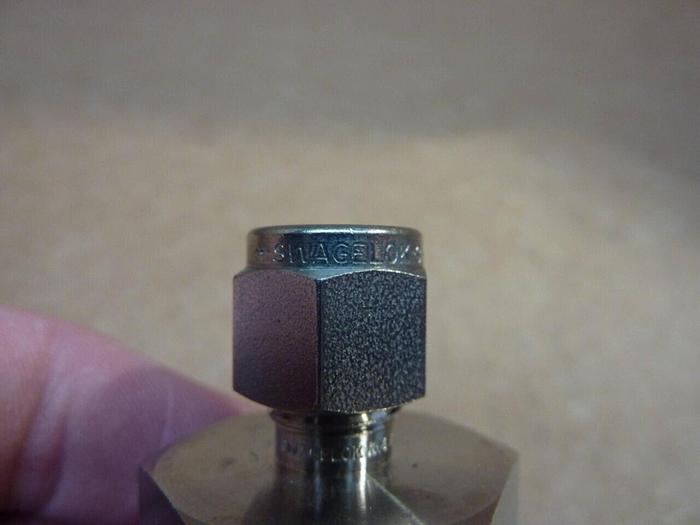 SWAGELOK Tube Fitting SS-400-1-8RS #39211