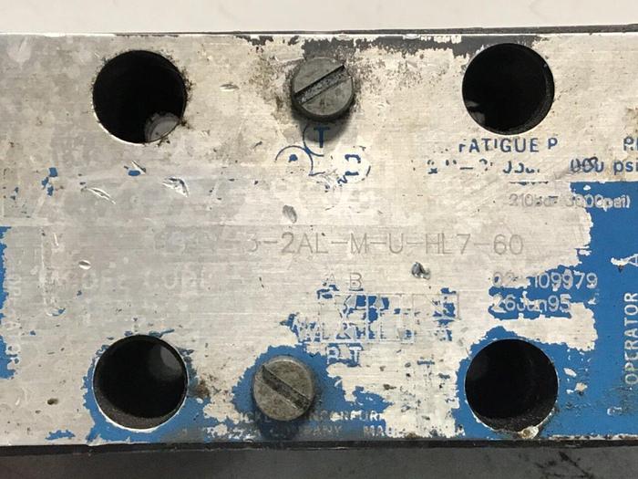 Used VICKERS Valves DG4V-3-2AL-M-U-HL7-60 #132986