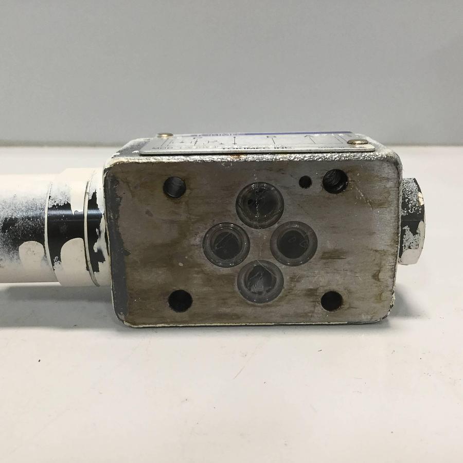 Used TOKIMEC Directional Solenoid Valve DGMSL-3-L-20 USED