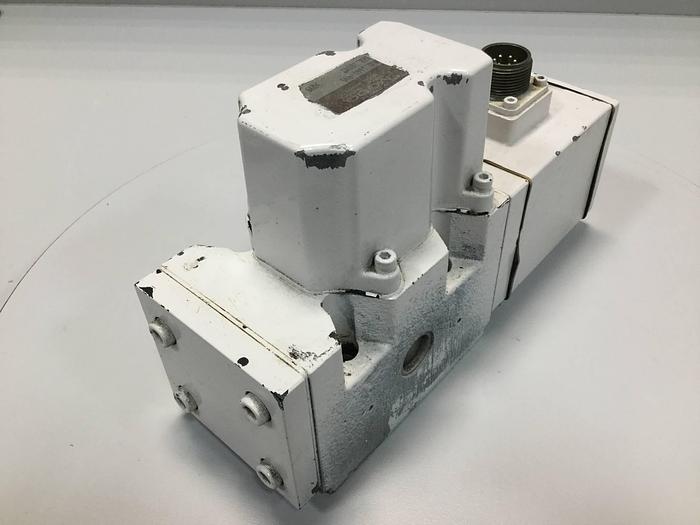 Used MOOG Servo Valve J661-335 Used