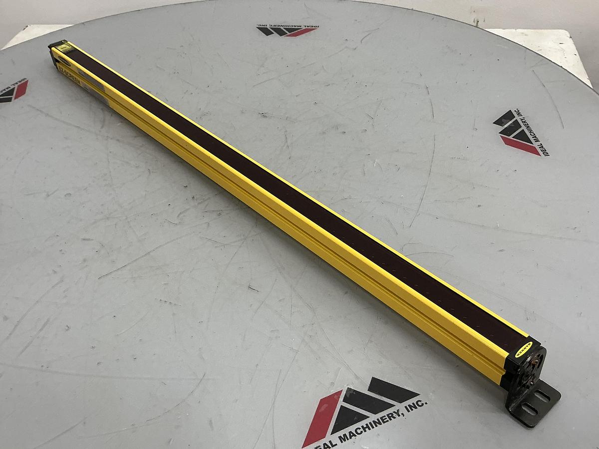 Used BANNER ENGINEERING SLSR30-900Q8