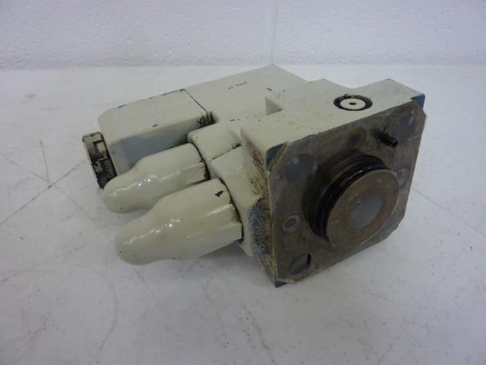 Used VICKERS Valves DG4V-3-2AL-M-U-HL7-60 #51627