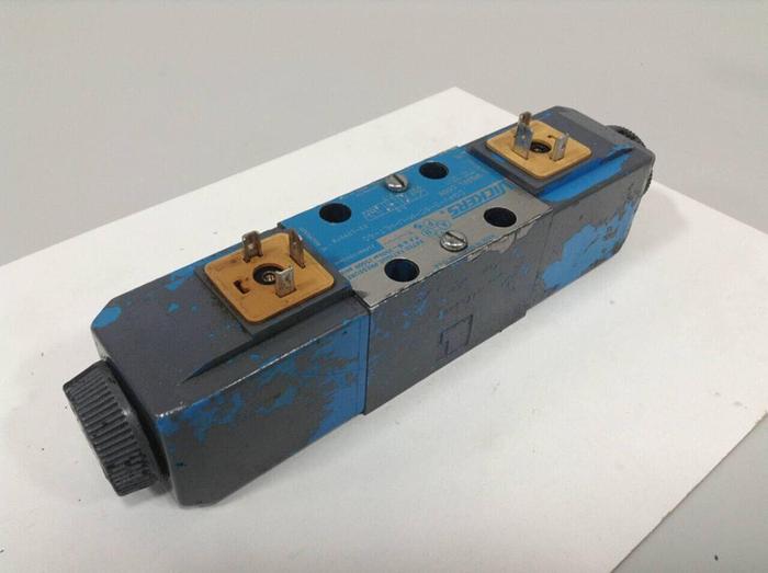 Used VICKERS Directional Valve DG4V-3-6C-M-U-HL7-60 Used