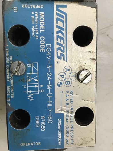 Used VICKERS Valve DG4V-3-2A-M-U-HL7-60 #141832