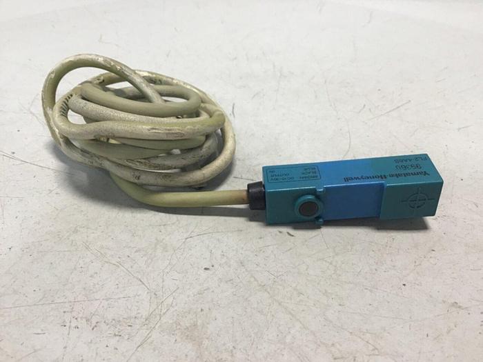 Used YAMATAKE Proximity Switch FL2-4A6S #128228