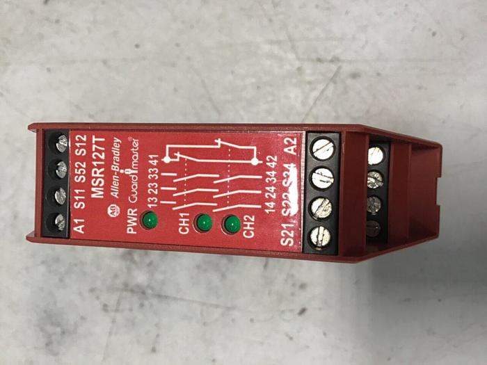 Used ALLEN BRADLEY Guardmaster Safety Relay 440R-N23126 SER C #140076