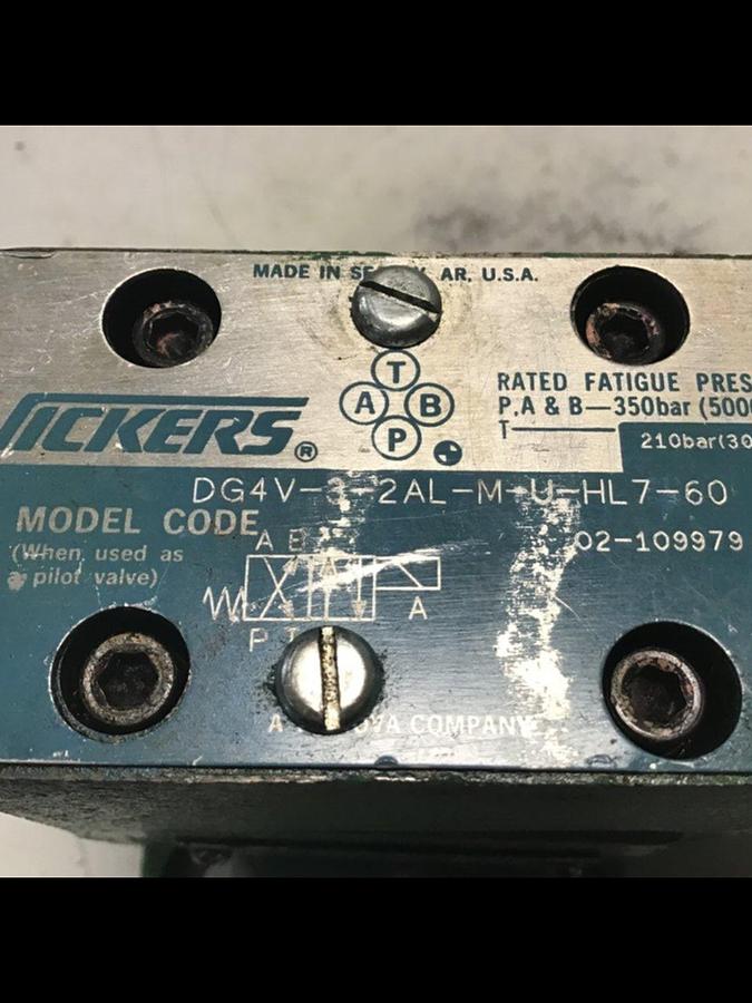 Used VICKERS Valves DG4V-3-2AL-M-U-HL7-60 Used