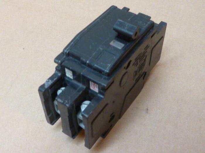 Used SQUARE D 10 Amp Circuit Breaker QOU210 #31348
