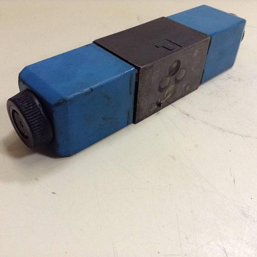Used VICKERS Solenoid Valve DG4V3S82CVMH560 #87595