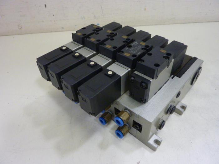 Used SMC Control Block w/ Valves VF2-4-F-D-3Z-TA #61221