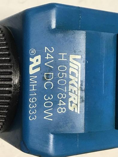 Used VICKERS Directional Valve DG4V-3S-22AL-M-U-H5-60 #131561