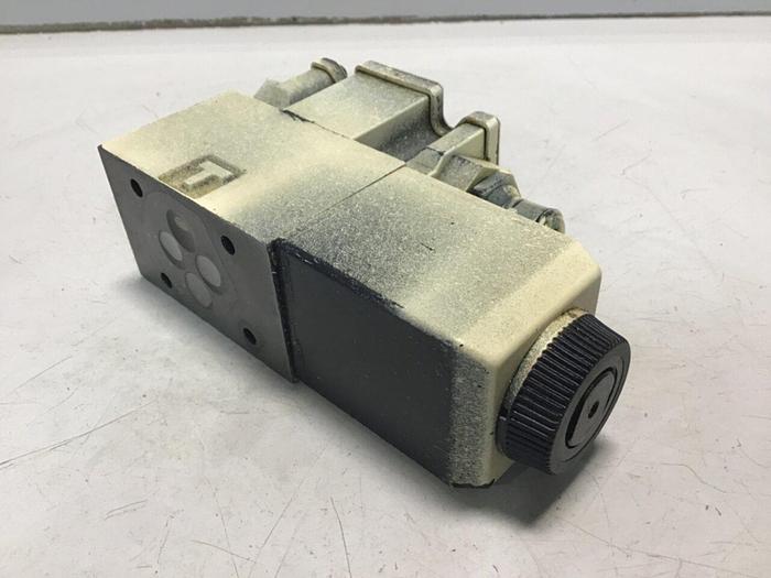 Used VICKERS Valve DG4V-3S-2A-M-FW-D7-H5-60 #132198