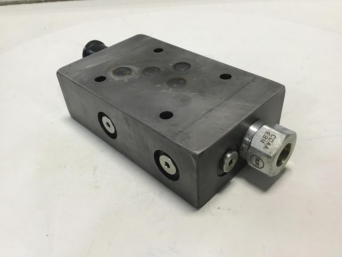 Used PARKER CMI5248033 Valve Used #144827