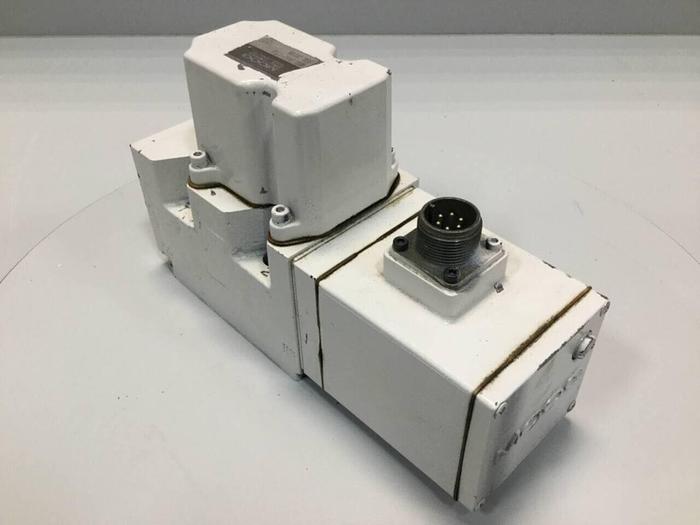 Used MOOG Servo Valve J661-172A Used