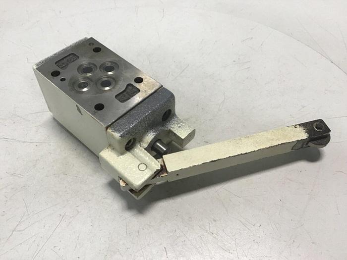 Used TOKIMEC VICKERS Valve DG20S-3-0A-L-11-S4 #142018