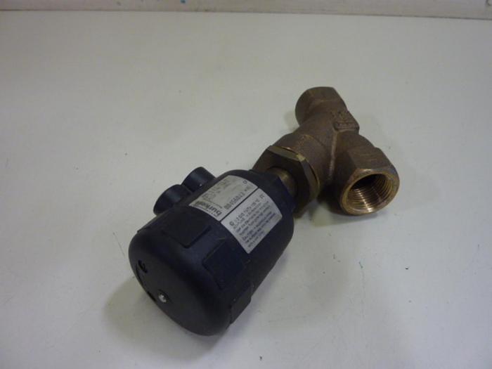 Used BURKERT EASY FLUID CONTROL Angle Seat Valve 2000 A 3/4 PTFE BZ #67131
