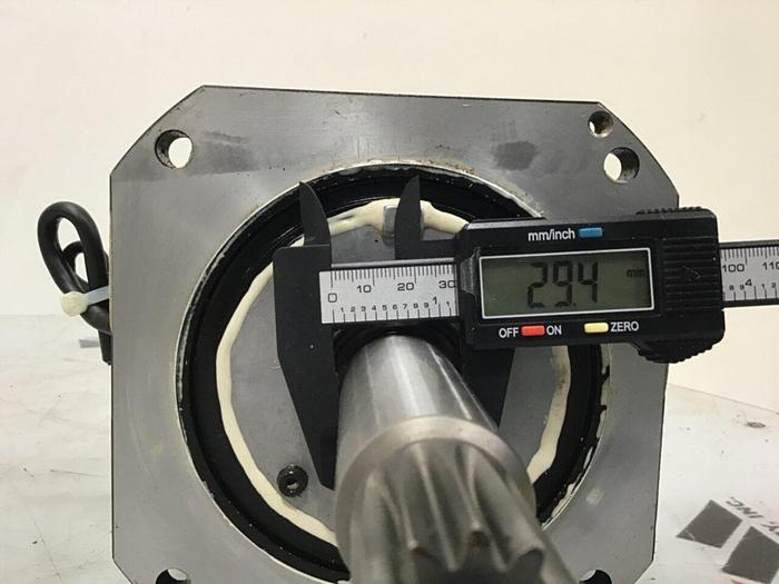 Used YASKAWA ELECTRIC AC Servo Motor SGMDH-12A2A-YR12 #125348