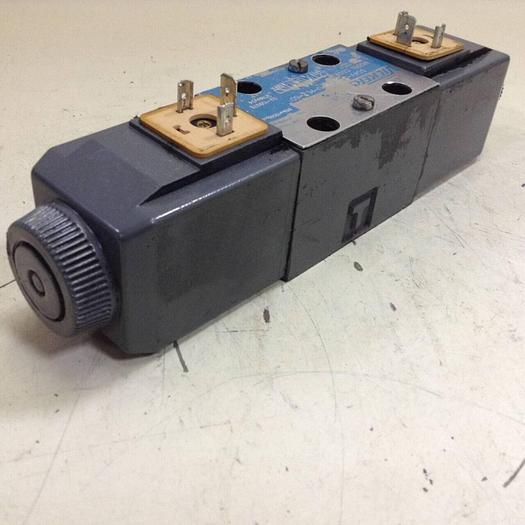 Used VICKERS Directional Valve DG4V-3-6C-M-U-HL7-60 Used