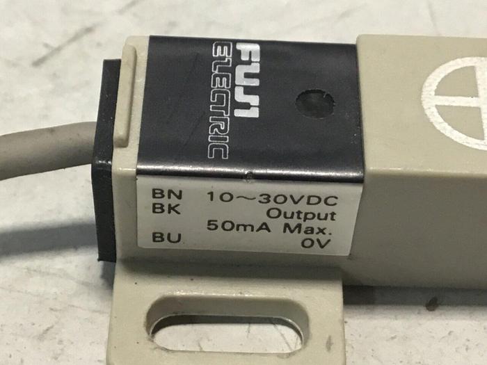 Used FUJI ELECTRIC Proximity Switch PE-B4D3 #128423