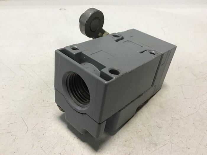 Used SQUARE D Limit Switch 9007-C52B2 #121720