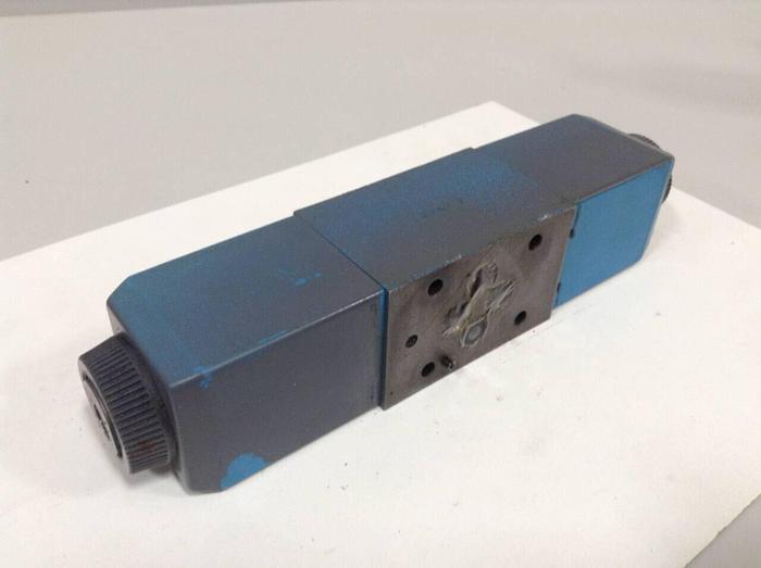Used VICKERS Directional Valve DG4V-3-6C-M-U-HL7-60 Used