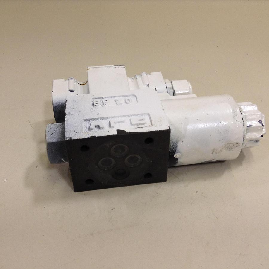 Used YUKEN Directional Valve DSG-01-2B2-D24-60-L USED