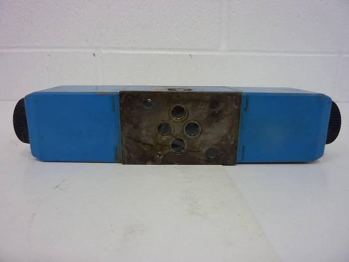 Used VICKERS Directional Valve DG4V-3-6C-M-U-HL7-60 Used