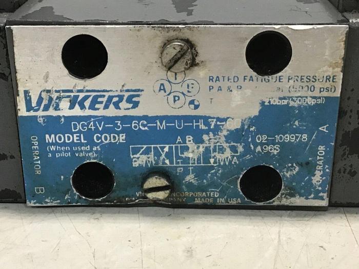 Used VICKERS Directional Valve DG4V-3-6C-M-U-HL7-60 Used
