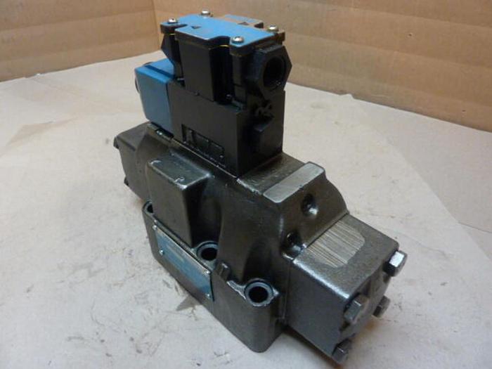 Used VICKERS Directional Valve DG5SH81AEWB20 #30392