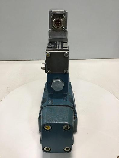 Used BOSCH 4-Way Solenoid Directional Servo Valve 0 811 404 601 USED
